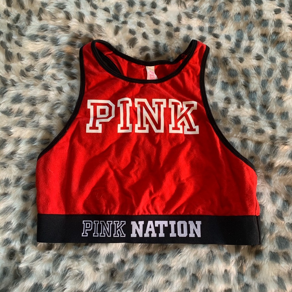vs pink cropped shirt 🤍